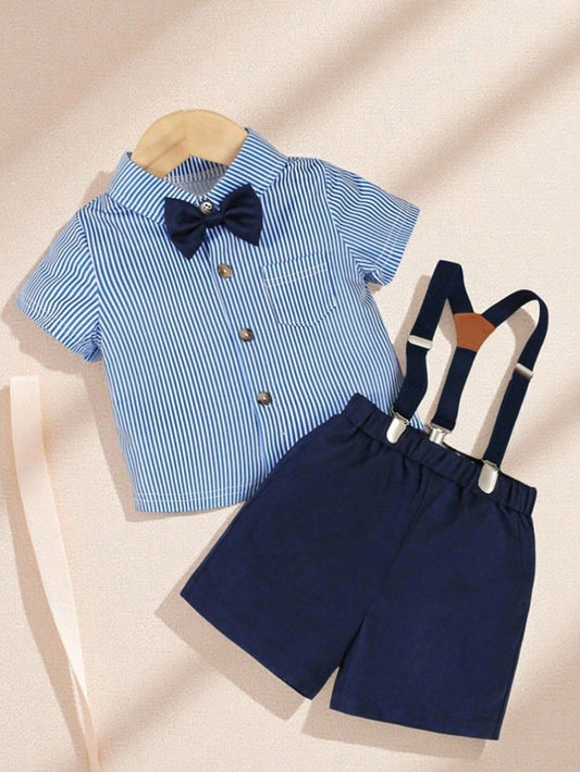 Conjunto azul a rayas con pajarita y shorts elegantes