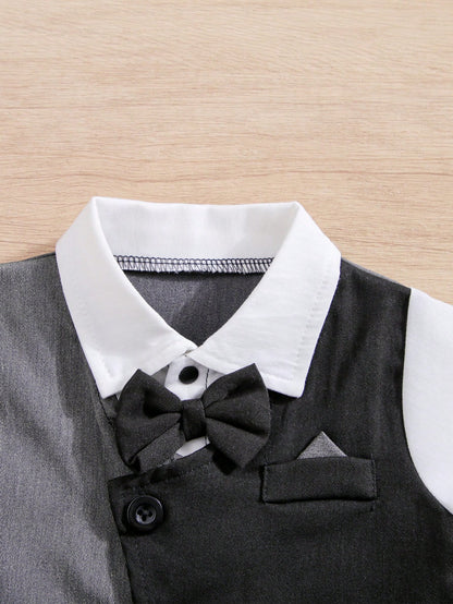 Prenda negro enterizo elegante para bebe con detalle de corbatín
