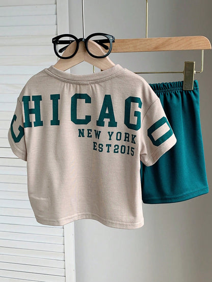 Prenda beige conjunto deportivo para bebe vista trasera