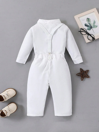Prenda blanca conjunto para bebe con tirantes cruzados y cintura elástica vista trasera