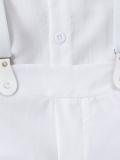 Prenda blanca conjunto para bebe detalle de botones frontales y fijación de tirantes