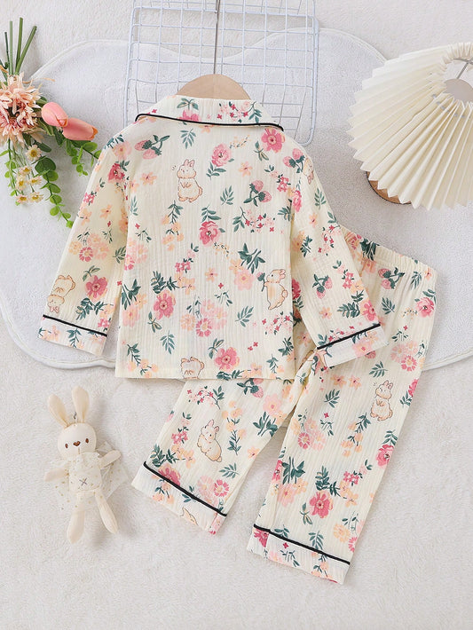 Pijama multicolor con estampado floral y conejo