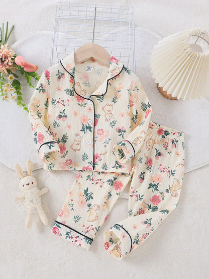 Pijama multicolor con estampado floral y conejo