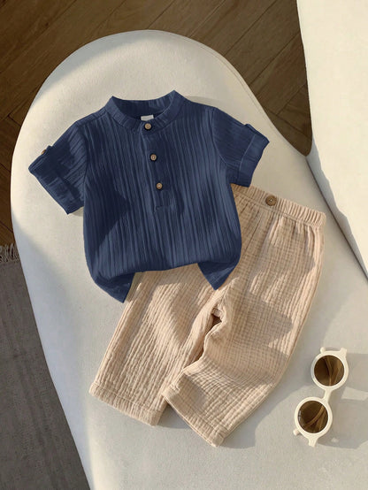 Prenda azul y beige conjunto para bebe de dos piezas vista frontal