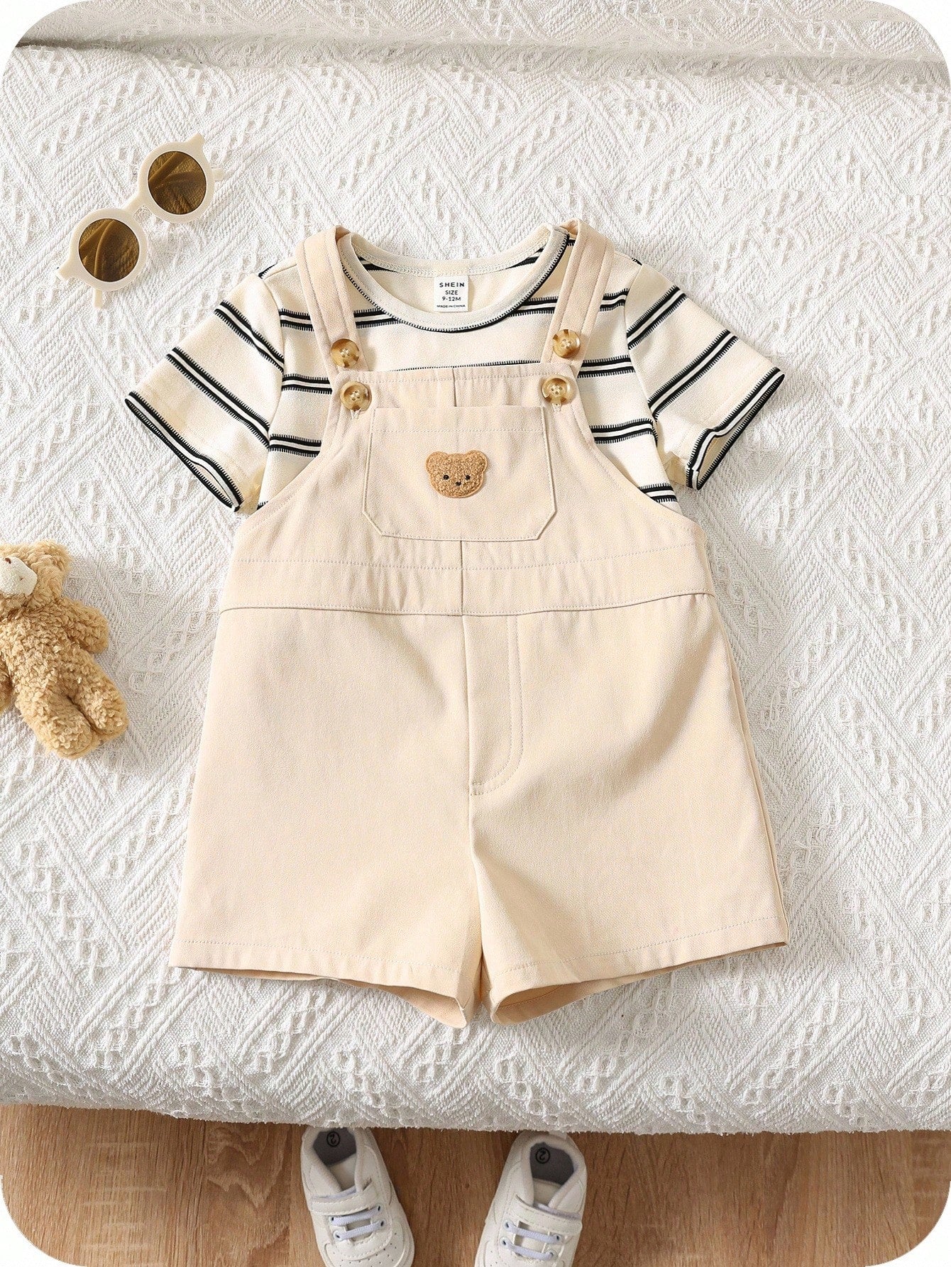 Conjunto casual albaricoque con tirantes y camiseta rayas