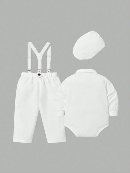 Prenda blanca conjunto para bebe vista trasera con tirantes ajustables
