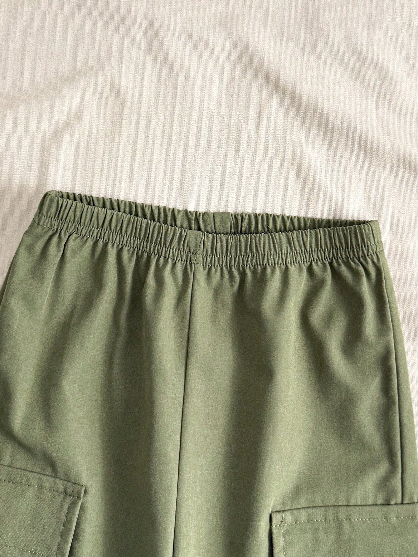 Prenda verde pantalón cargo para bebe con cintura elástica
