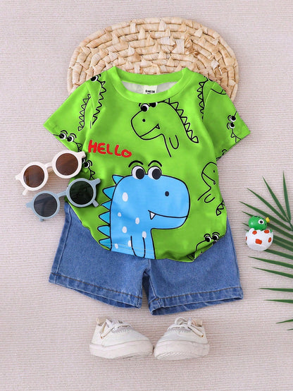 Prenda verde conjunto para bebe con camiseta de dinosaurio y shorts denim vista frontal
