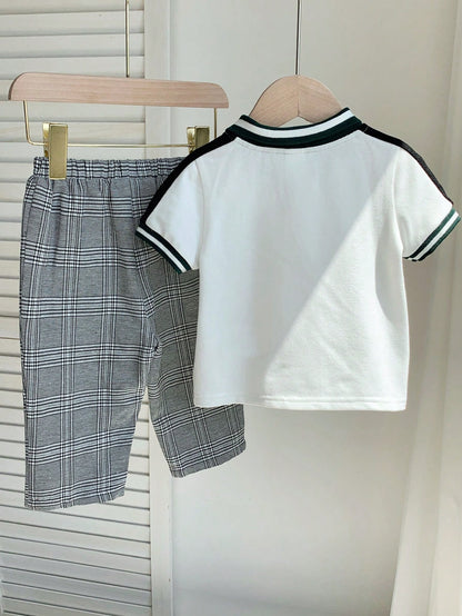 Prenda blanco conjunto para bebe con polo y pantalon a cuadros vista trasera
