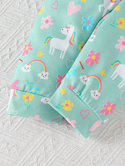 Prenda verde conjunto para bebe con detalle de estampado de flores y corazones