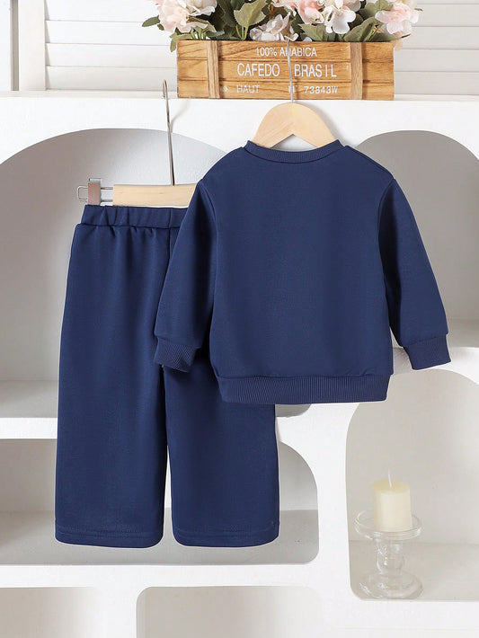 Conjunto elegante azul real con flores bordadas