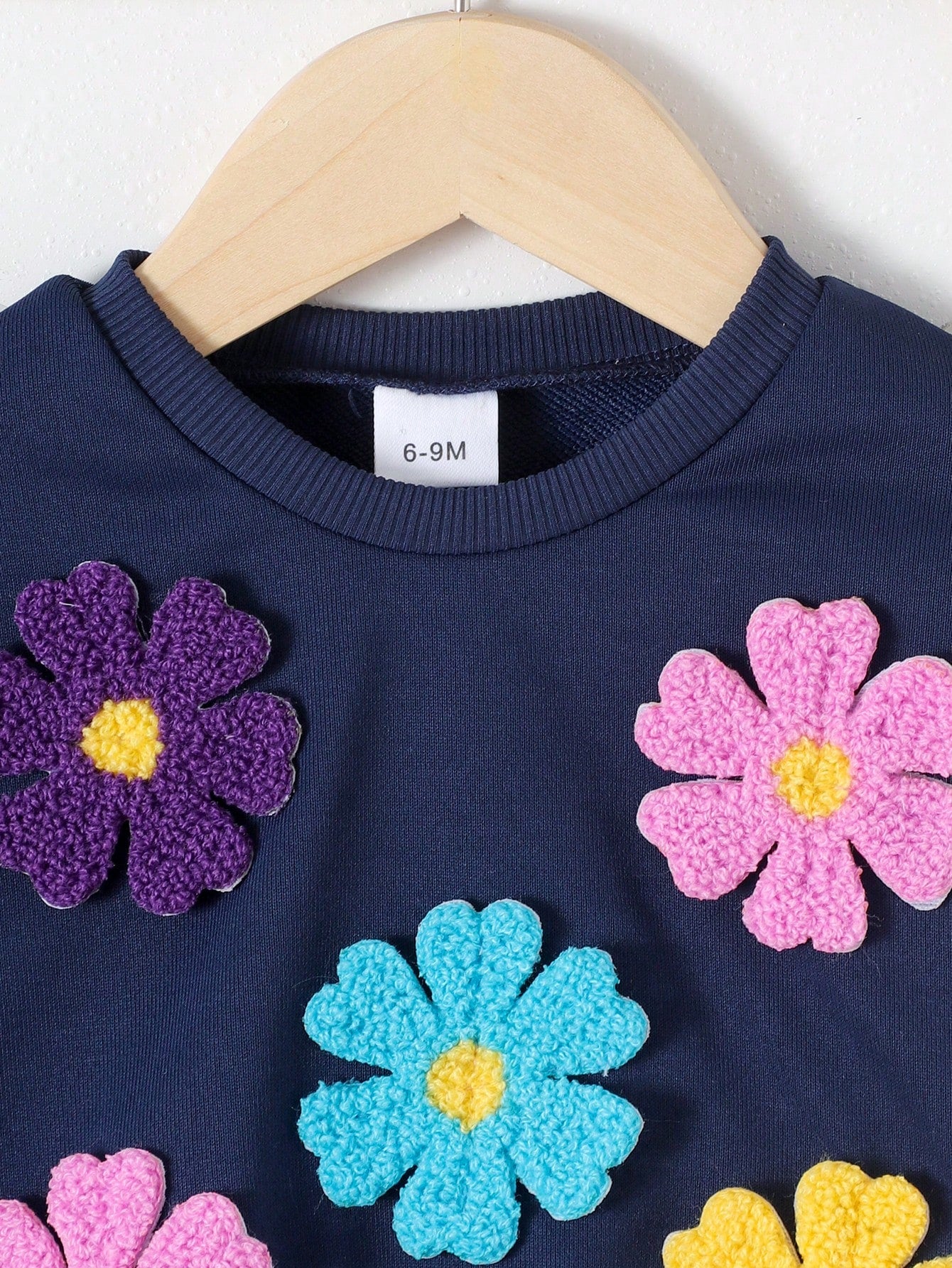 Conjunto elegante azul real con flores bordadas