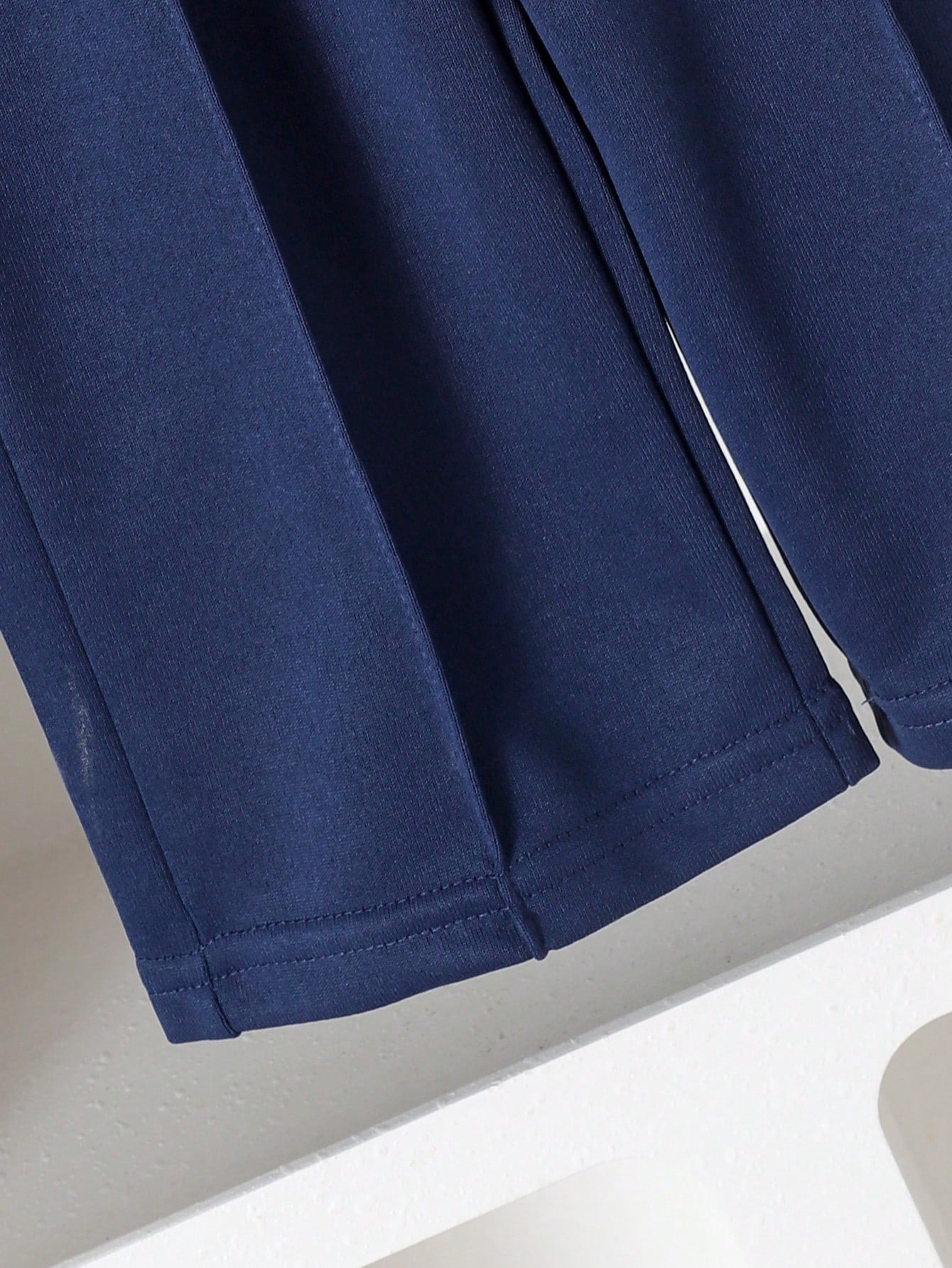 Conjunto elegante azul real con flores bordadas