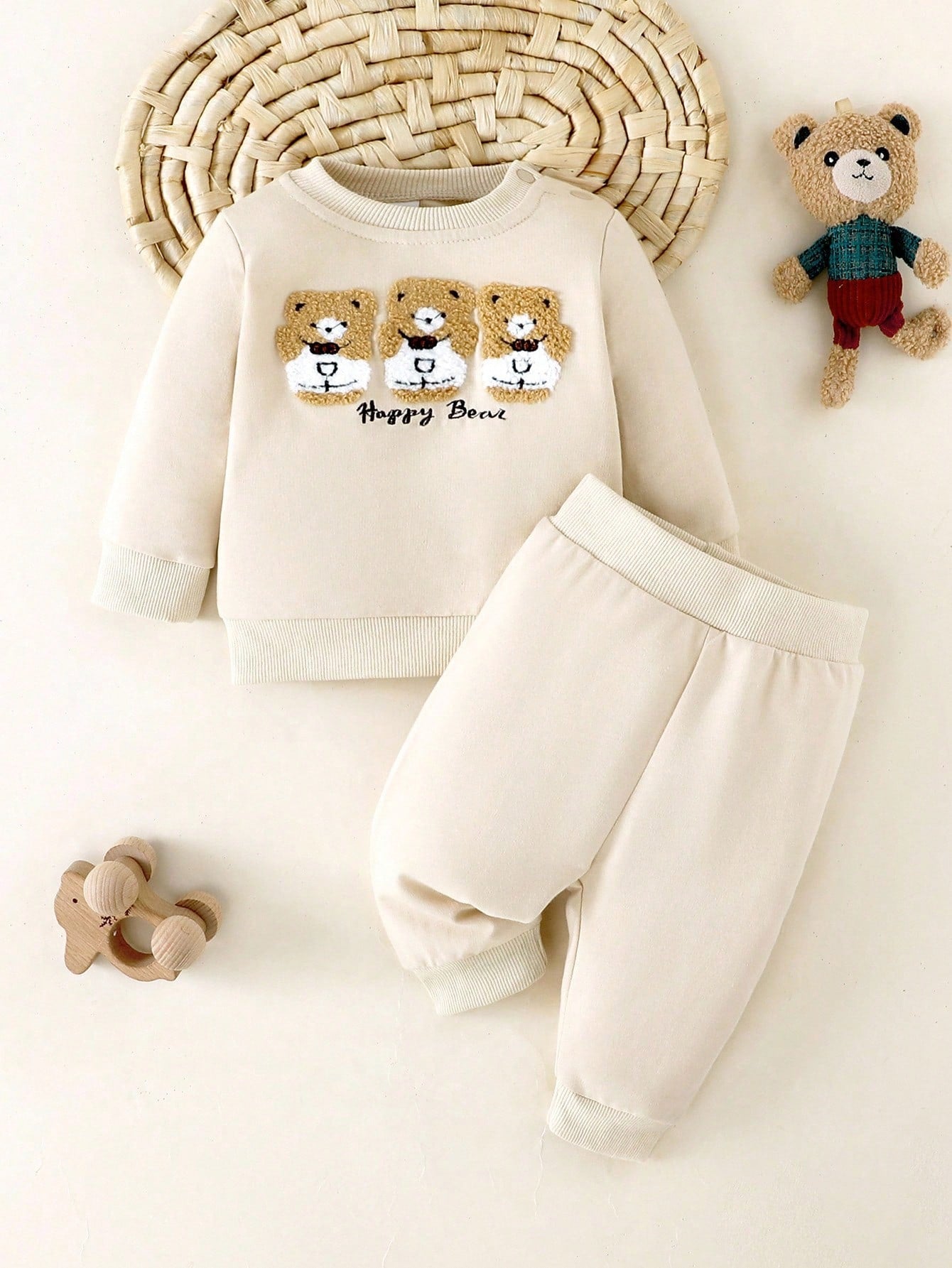 Prenda albaricoque conjunto para bebe con ositos bordados vista frontal

