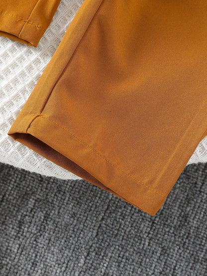Prenda marrón pantalón para bebe con detalle de acabado liso