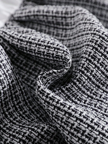 Prenda blanco negro vestido para bebe detalle de tela texturizada