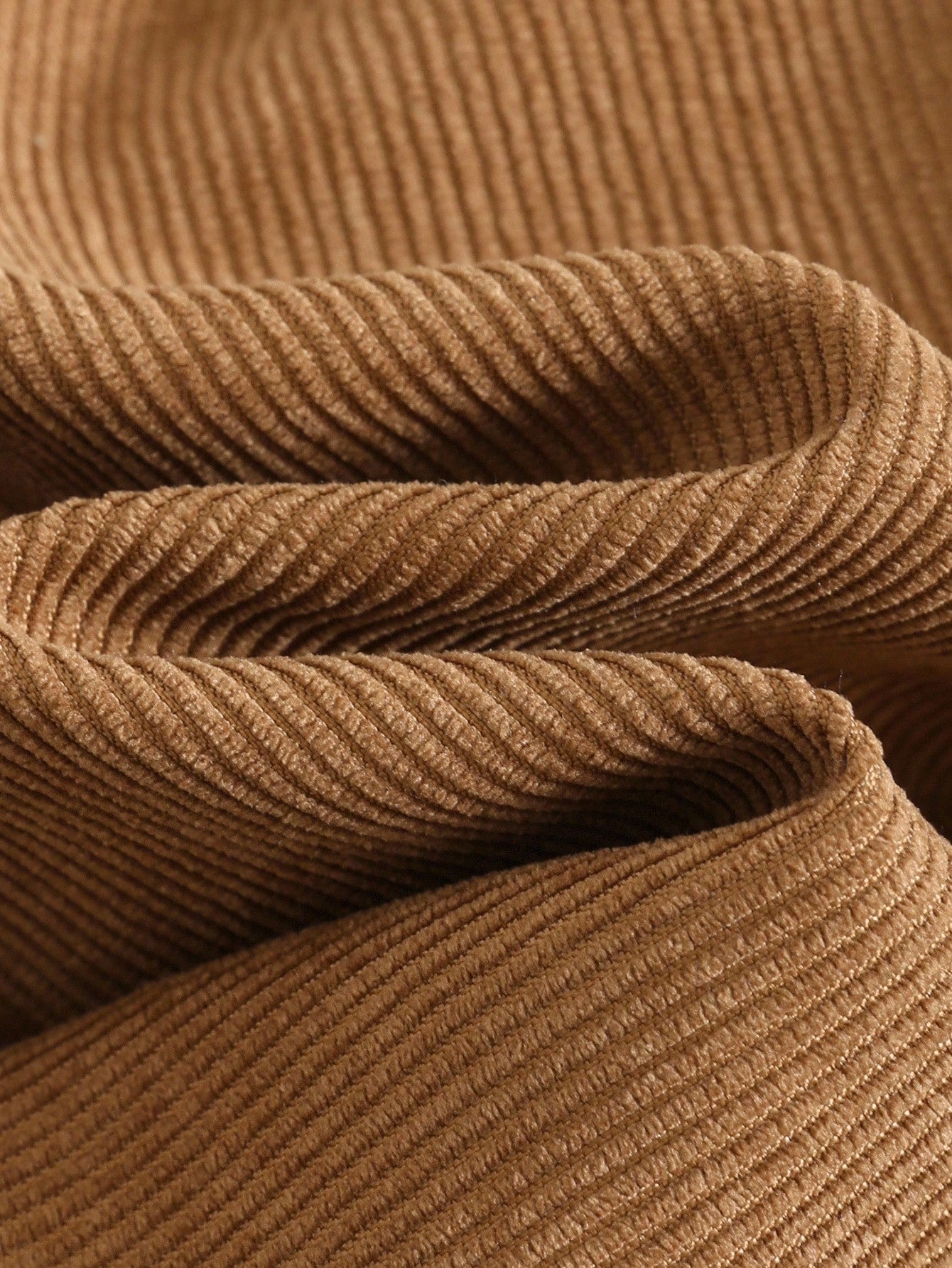 Prenda marrón camisa para bebe detalle de textura pana