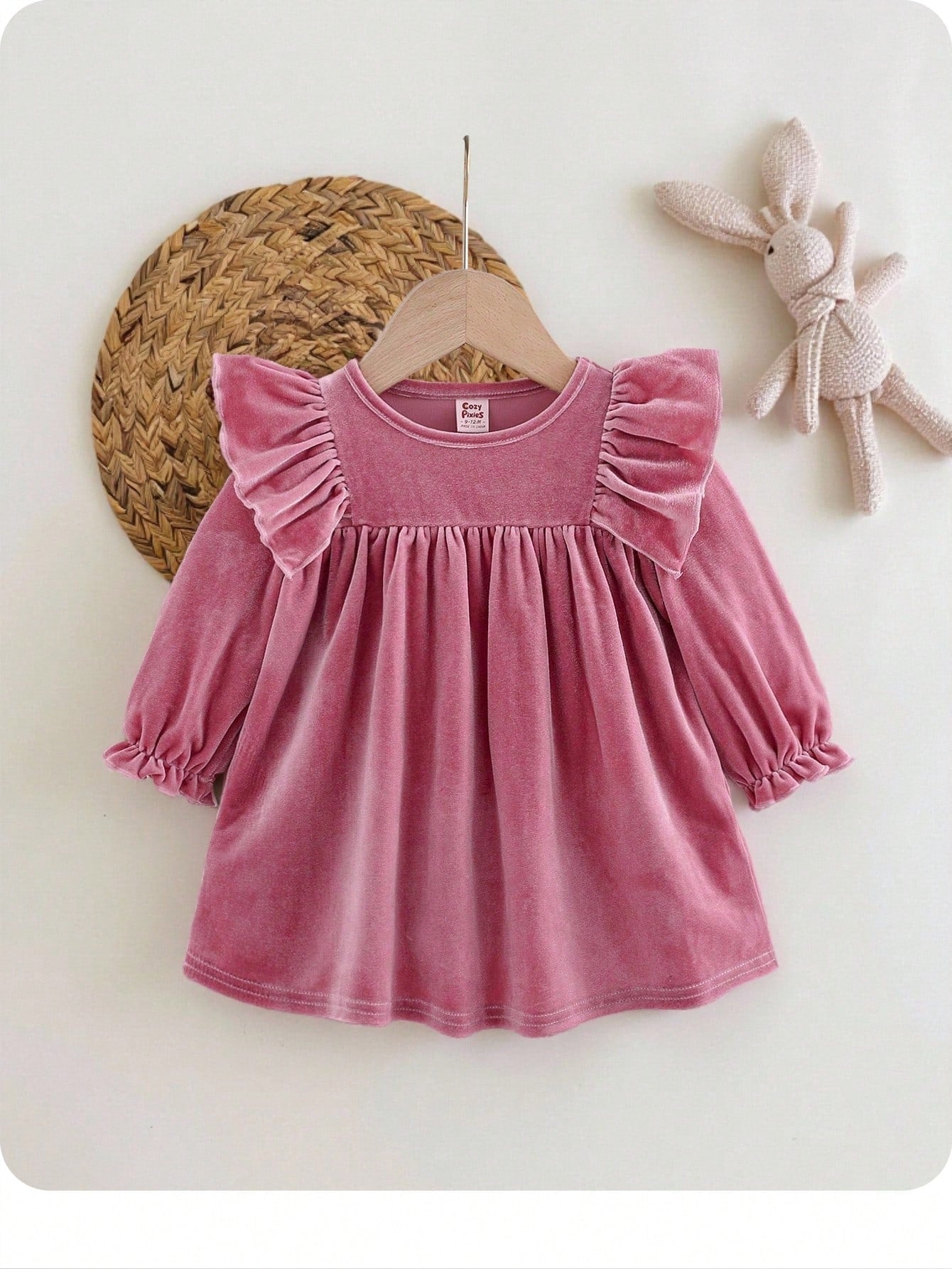 Vestido rosa bebé niña de terciopelo con volantes elegantes