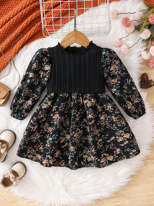 Prenda negro vestido para bebe con estampado floral vista frontal
