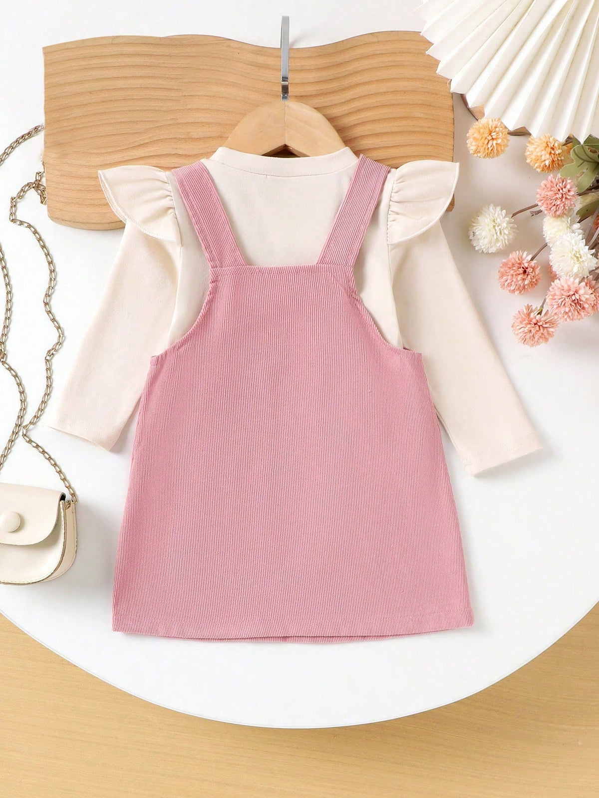 Prenda rosa conjunto para bebe con vestido de tirantes vista trasera