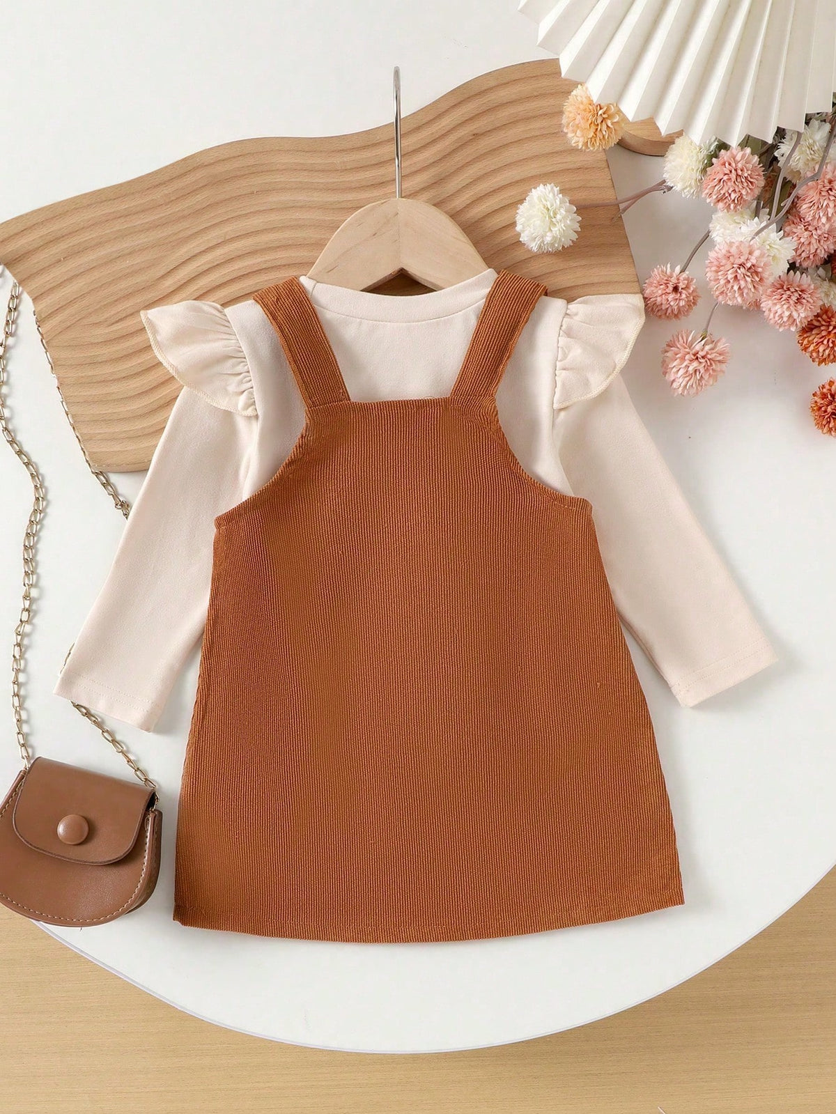 Prenda albaricoque conjunto para bebe con vestido de tirantes vista trasera