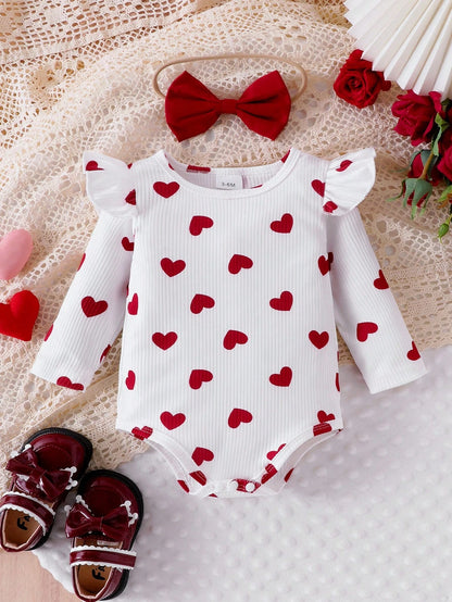 Prenda blanca body de corazones para bebe con volantes en los hombros