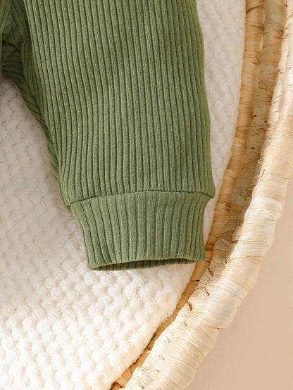 Conjunto verde con estampado de dinosaurios en algodón