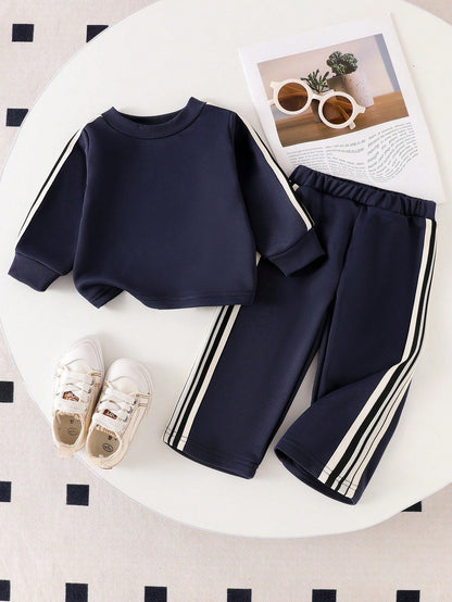 Conjunto casual azul marino sudadera y pantalón cómodo