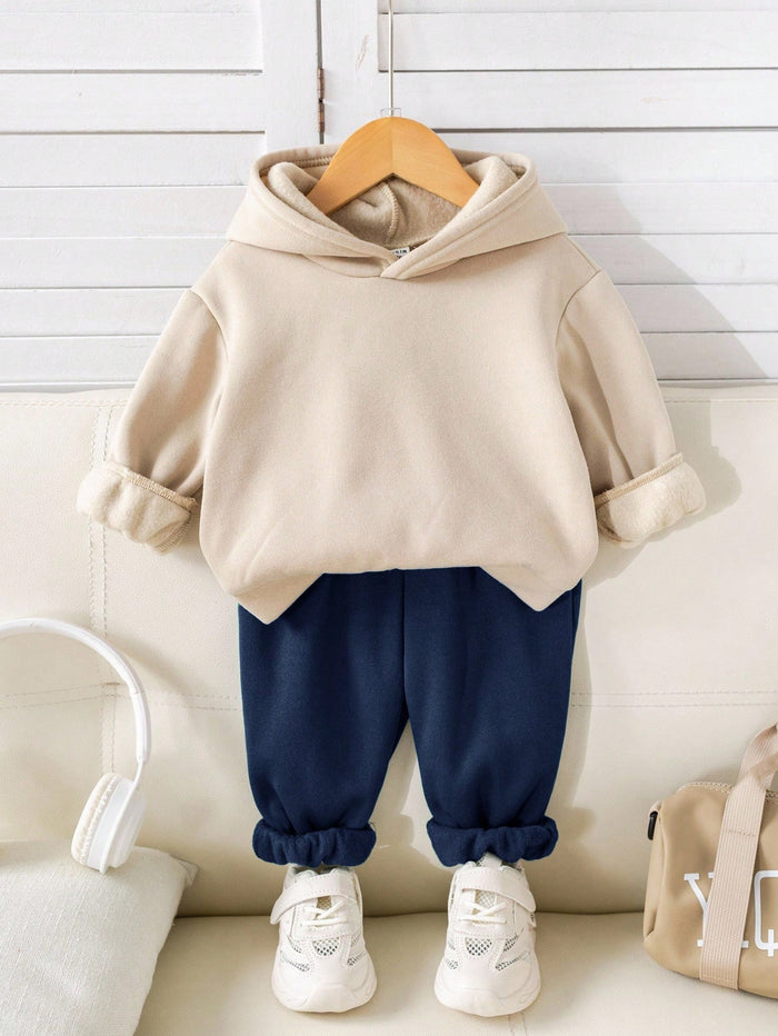 Conjunto Beige Con Capucha Y Pantalón Azul Marino
