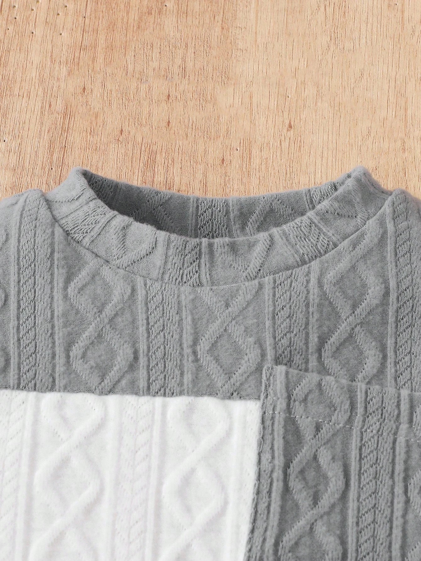 Conjunto gris tejido suave de dos piezas