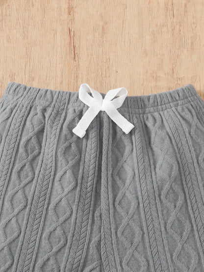 Conjunto gris tejido suave de dos piezas