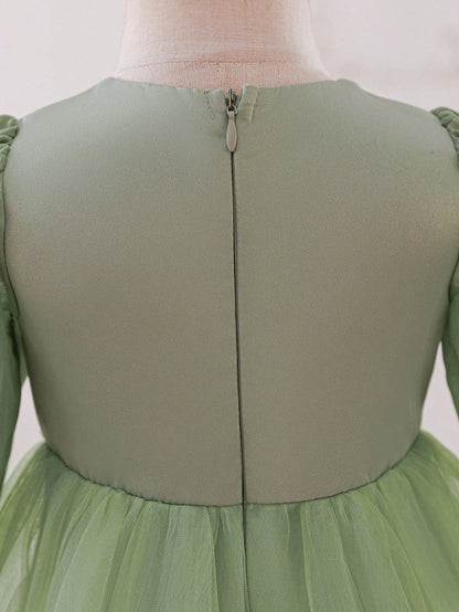 Prenda verde vestido para bebe con detalle de cierre trasero