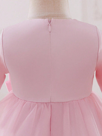 Prenda rosa vestido para bebe con detalle de cierre trasero