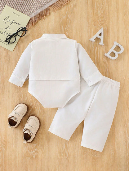 Prenda blanca conjunto para bebe con body, chaleco y pantalán vista trasera