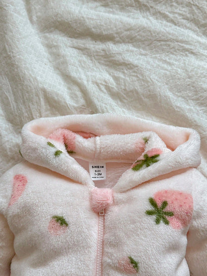 Mameluco rosa para bebe con detalle de capucha y cremallera frontal