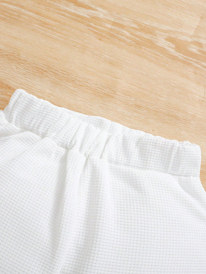 Prenda blanca conjunto para bebe detalle de pantalón con cintura elástica