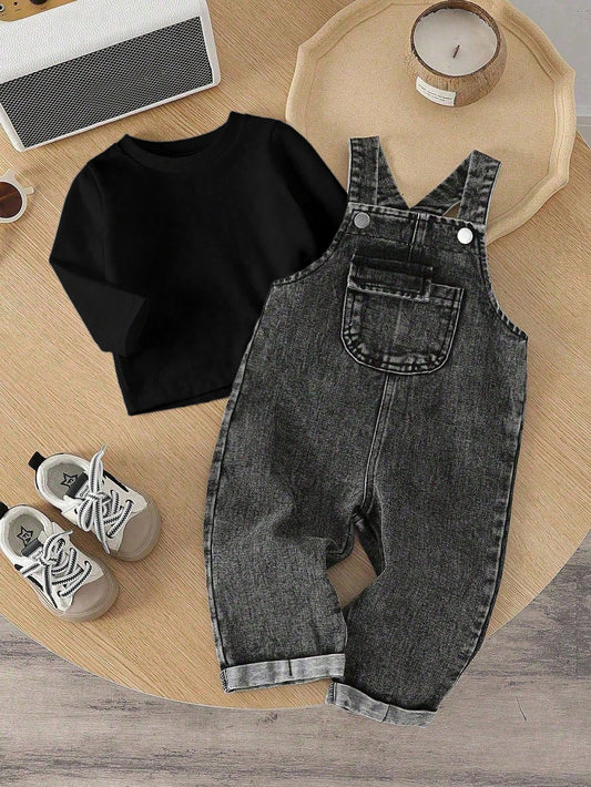 Prenda negra conjunto para bebe con overol de mezclilla gris vista frontal