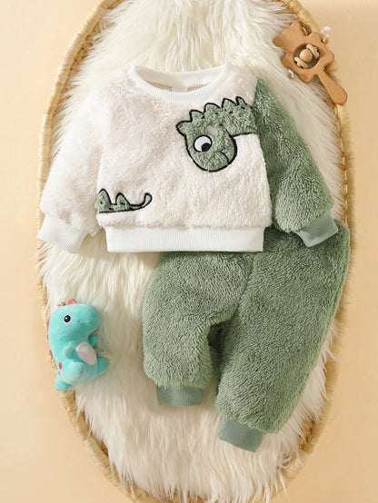 Prenda verde conjunto afelpado para bebe con dinosaurio bordado vista frontal