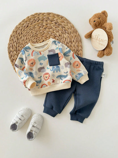 Prenda crema conjunto para bebe con estampado de animales y pantalón azul vista frontal