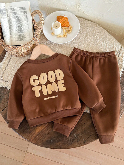 Conjunto sudadera café integral con pantalón cómodo