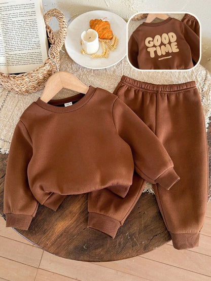Conjunto sudadera café integral con pantalón cómodo