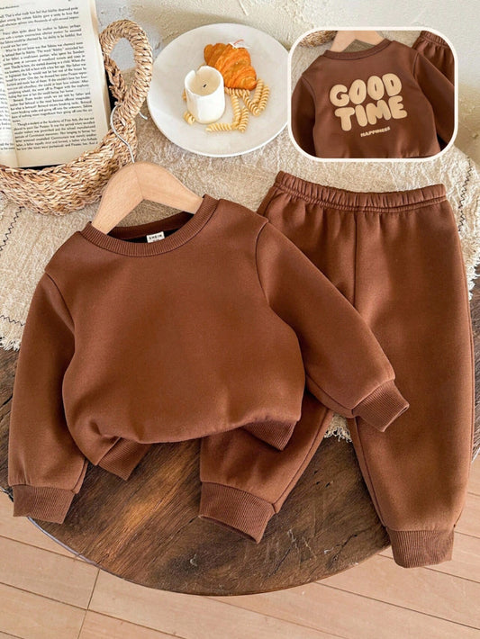 Conjunto sudadera café integral con pantalón cómodo