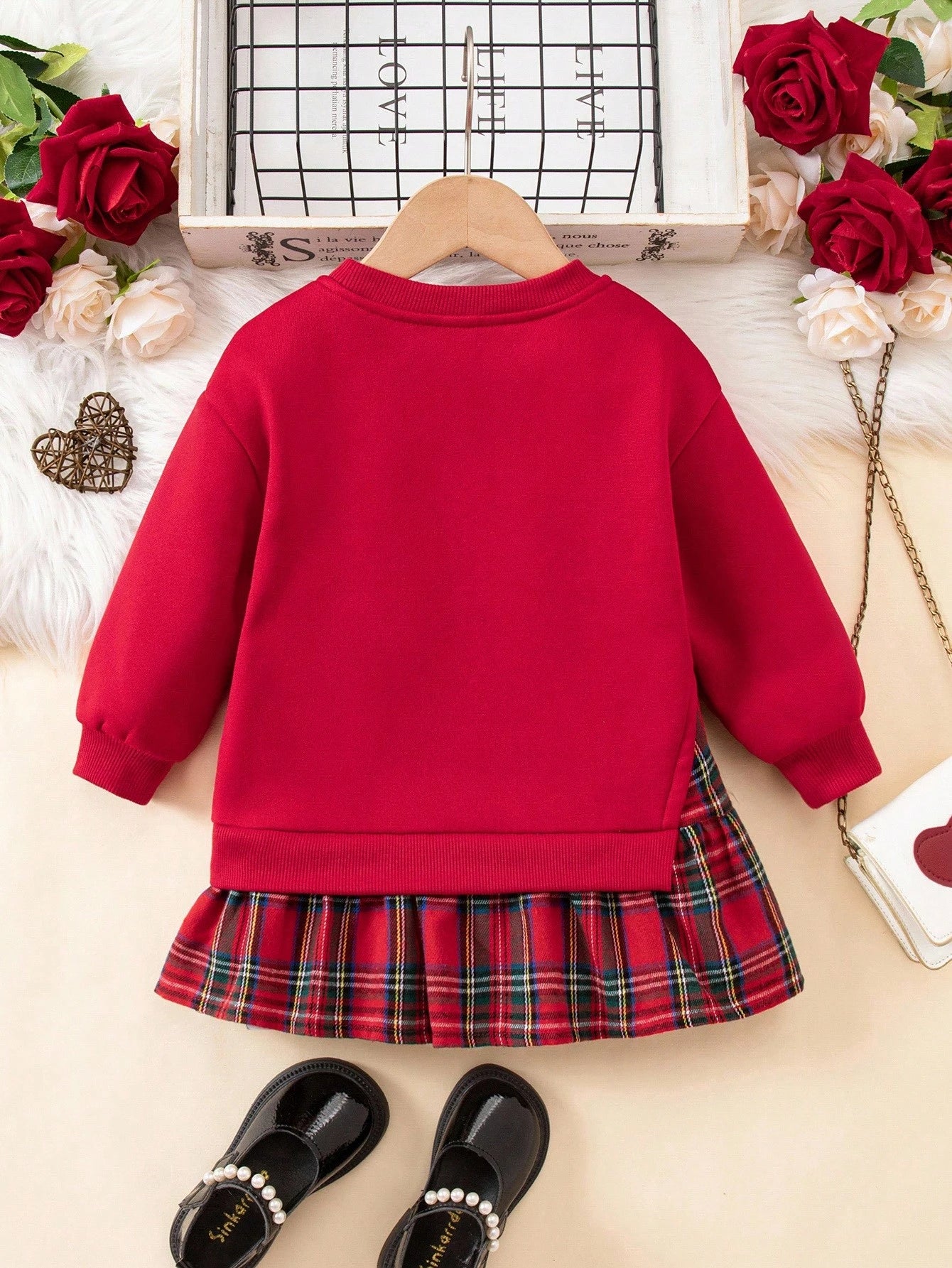 Vestido rojo con cuadros escoceses y volantes