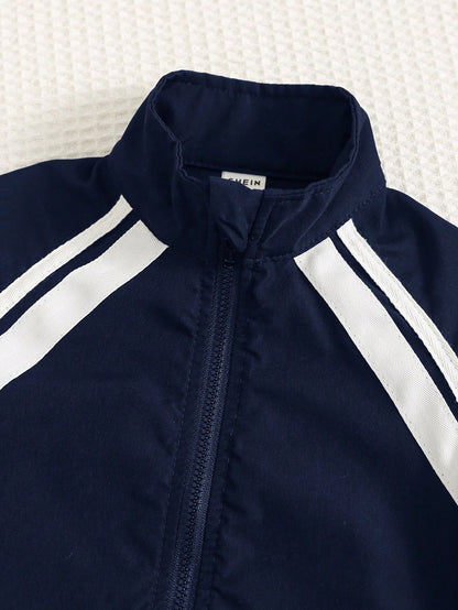 Prenda azul chaqueta deportiva para bebe con cuello alto y cremallera