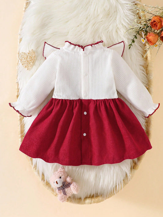 Vestido blanco y rojo elegante con lazo frontal