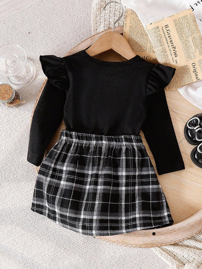 Prenda negra conjunto para bebe con falda a cuadros y lazos vista frontal