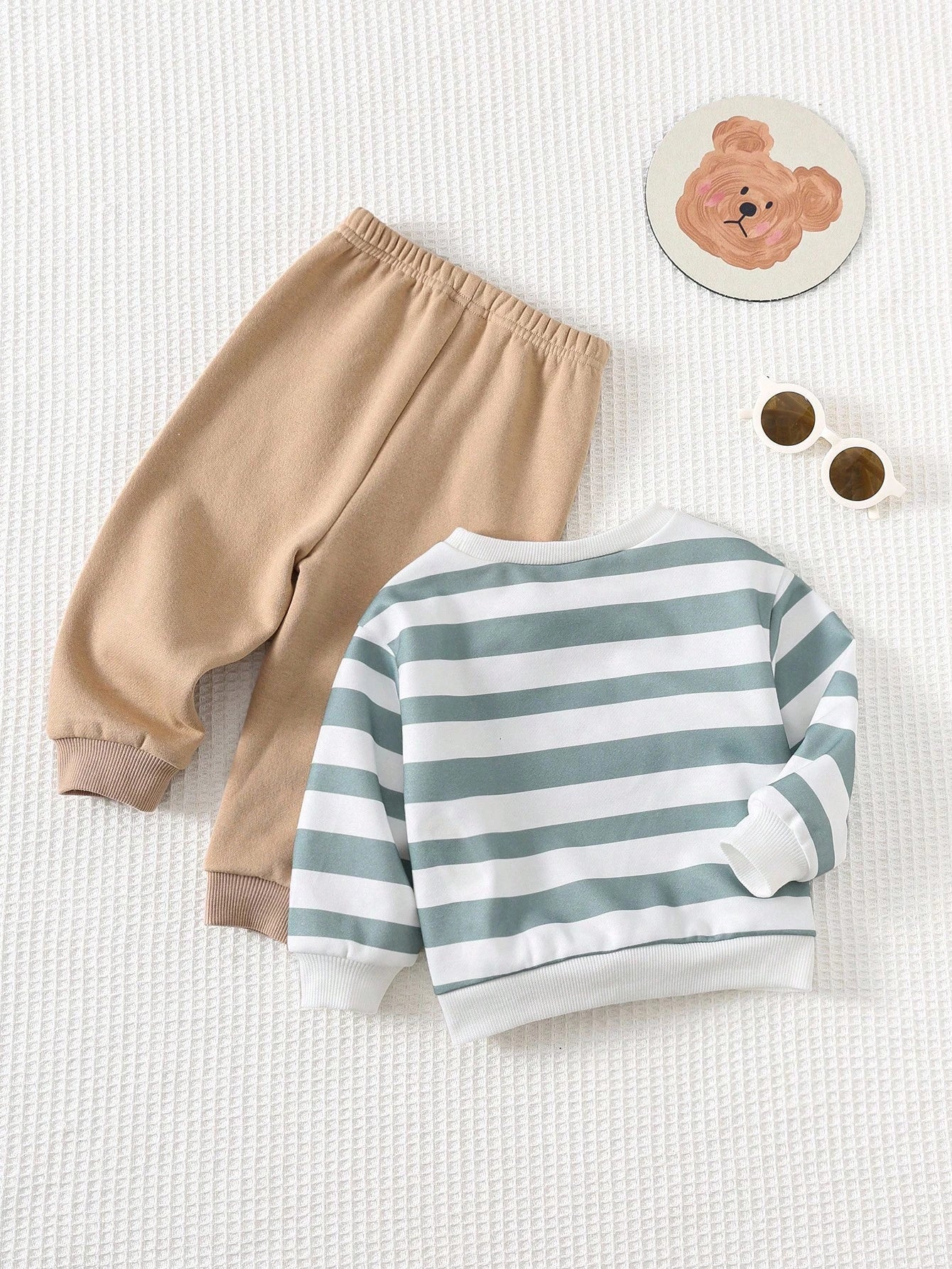 Conjunto verde con sudadera y pantalón