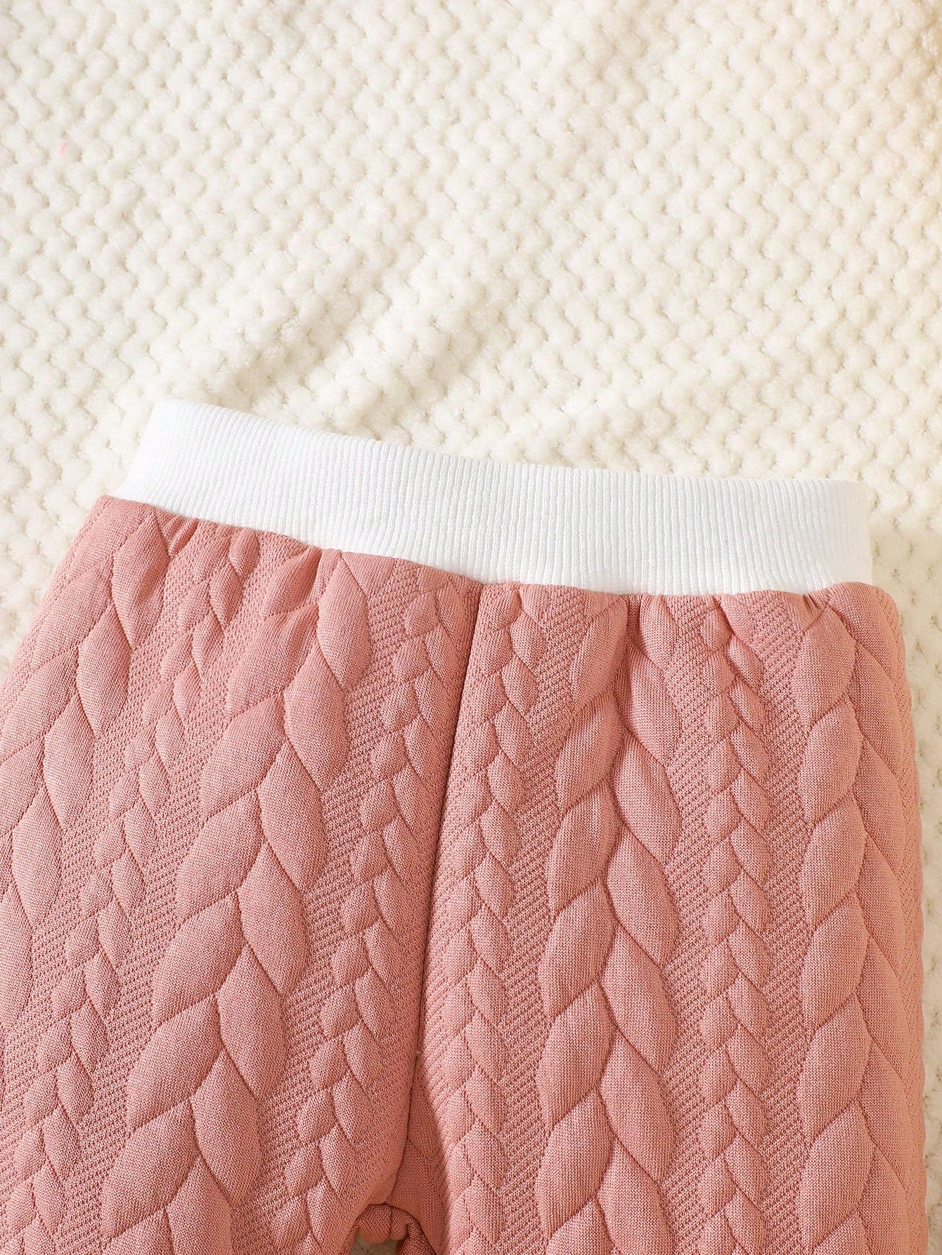 Conjunto acolchado rosa tejido botones delantero suave