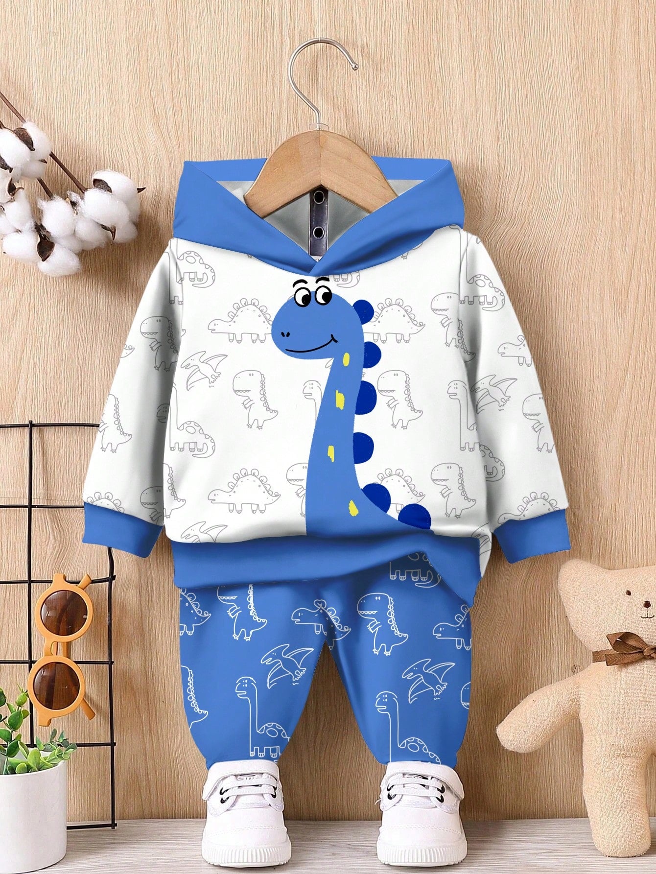 Conjunto sudadera azul con dinosaurio estampado casual