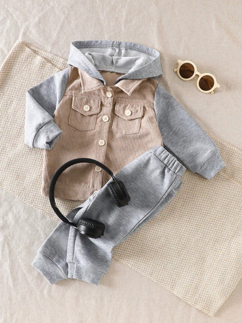 Prenda beige y gris conjunto para bebe vista frontal con capucha